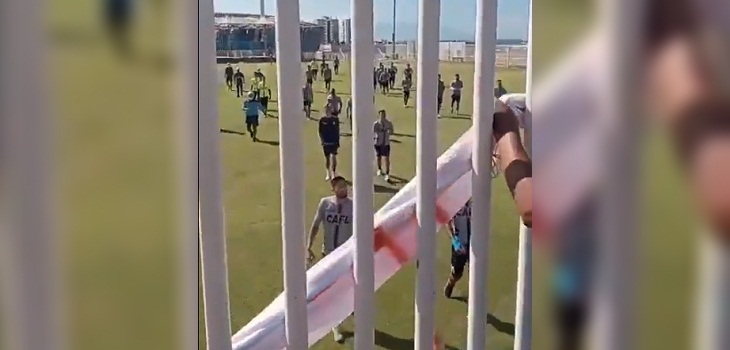 Tras derrota ante Colo Colo: el lienzo de hinchas de Antofagasta que molestó al plantel