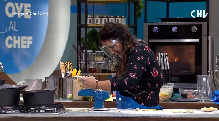 'Coca' Mendoza y Pamela Leiva sufrieron con un enemigo común en 'Oye al Chef': una máquina de pastas