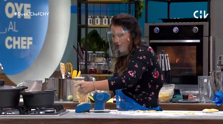 'Coca' Mendoza y Pamela Leiva sufrieron con un enemigo común en 'Oye al Chef': una máquina de pastas