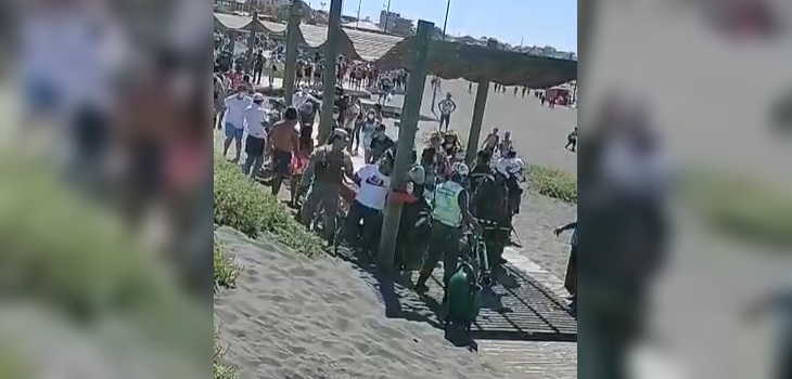 Veraneantes atacaron e increparon a Carabineros cuando detenían a tres personas en Pichilemu