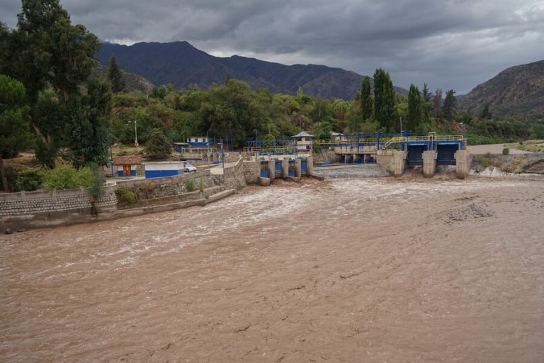Reservas se acabarían la tarde del domingo: Gobierno pide reducir consumo de agua potable en la RM