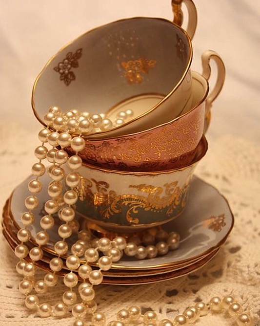 vajilla vintage bridgerton