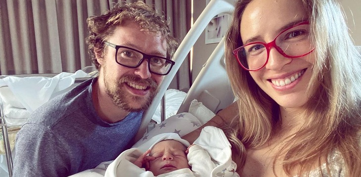 Vale Ortega llegó a casa junto a su bebé y tuvo adorable encuentro con su can: 