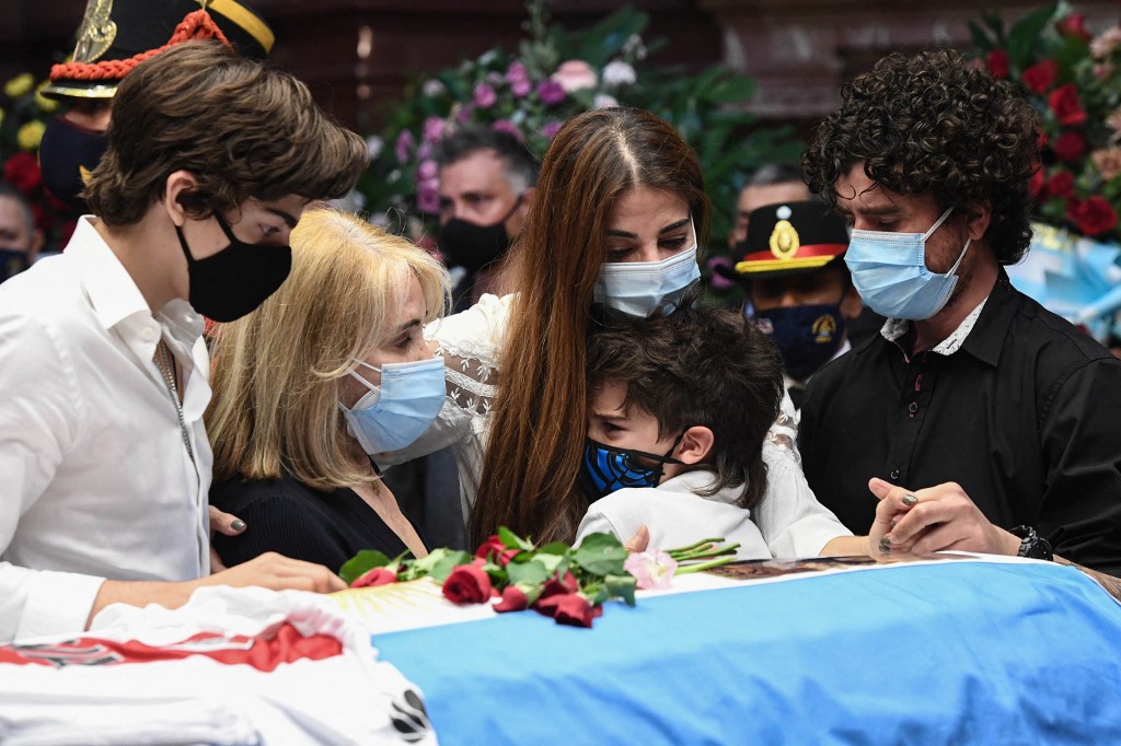 La ceremonia islámica con la que despidieron a Carlos Menem: fue sepultado junto a su hijo