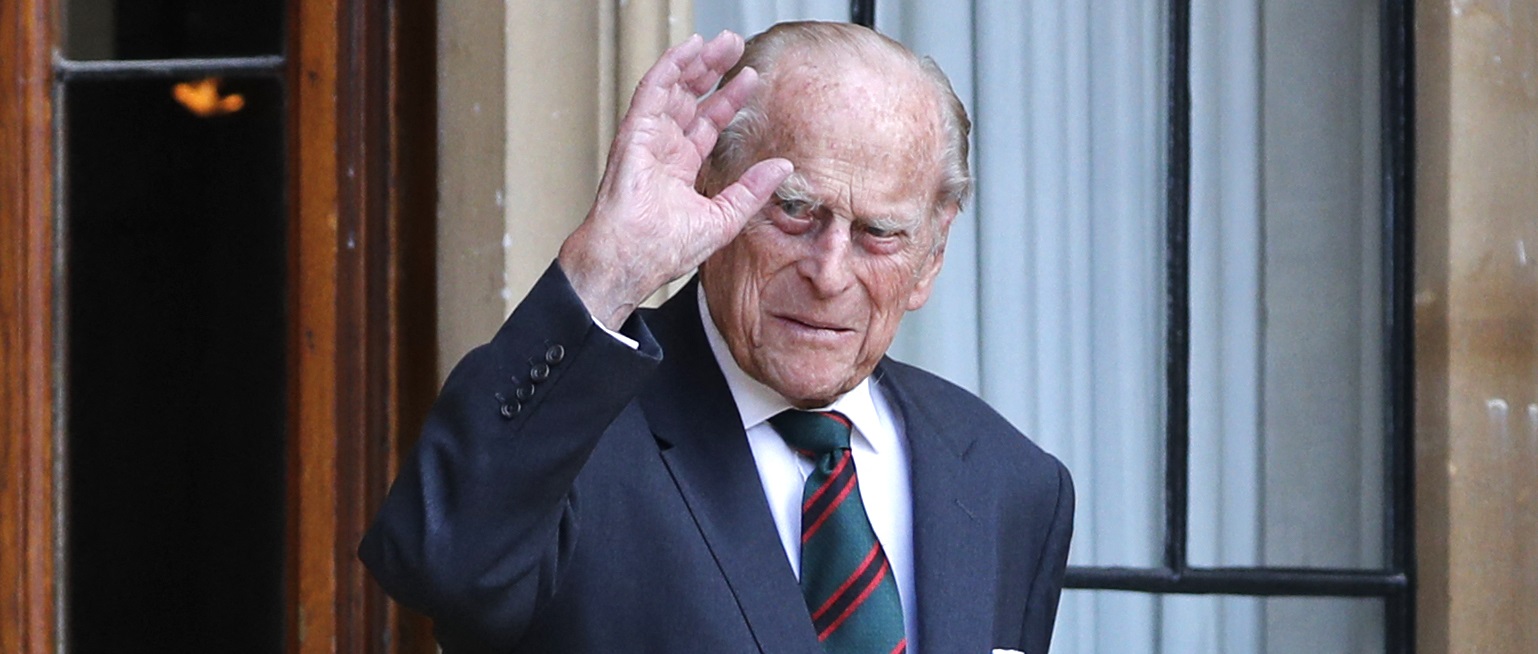 Príncipe Felipe, esposo de la reina Isabel II, fue hospitalizado por 