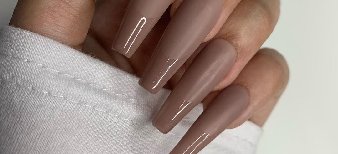 La nueva versión de la manicure francesa que será tendencia este otoño 2021