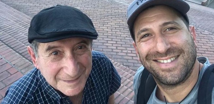 El argentino de 81 años que ha realizado más de 500 llamados para acompañar a personas en cuarentena