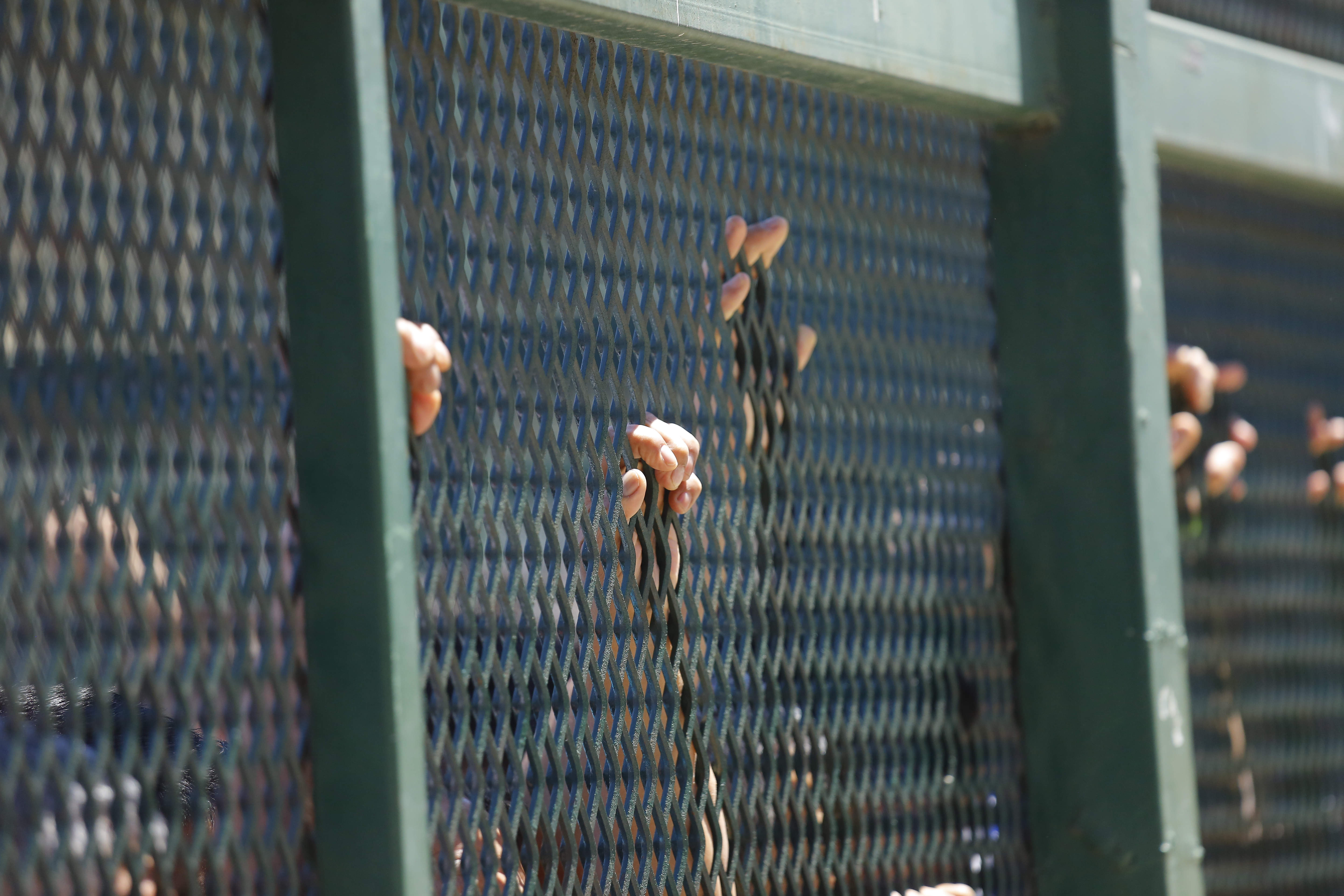 Con golpes e insultos: Movilh denunció que gendarmes torturaron a interna trans en cárcel de Arica