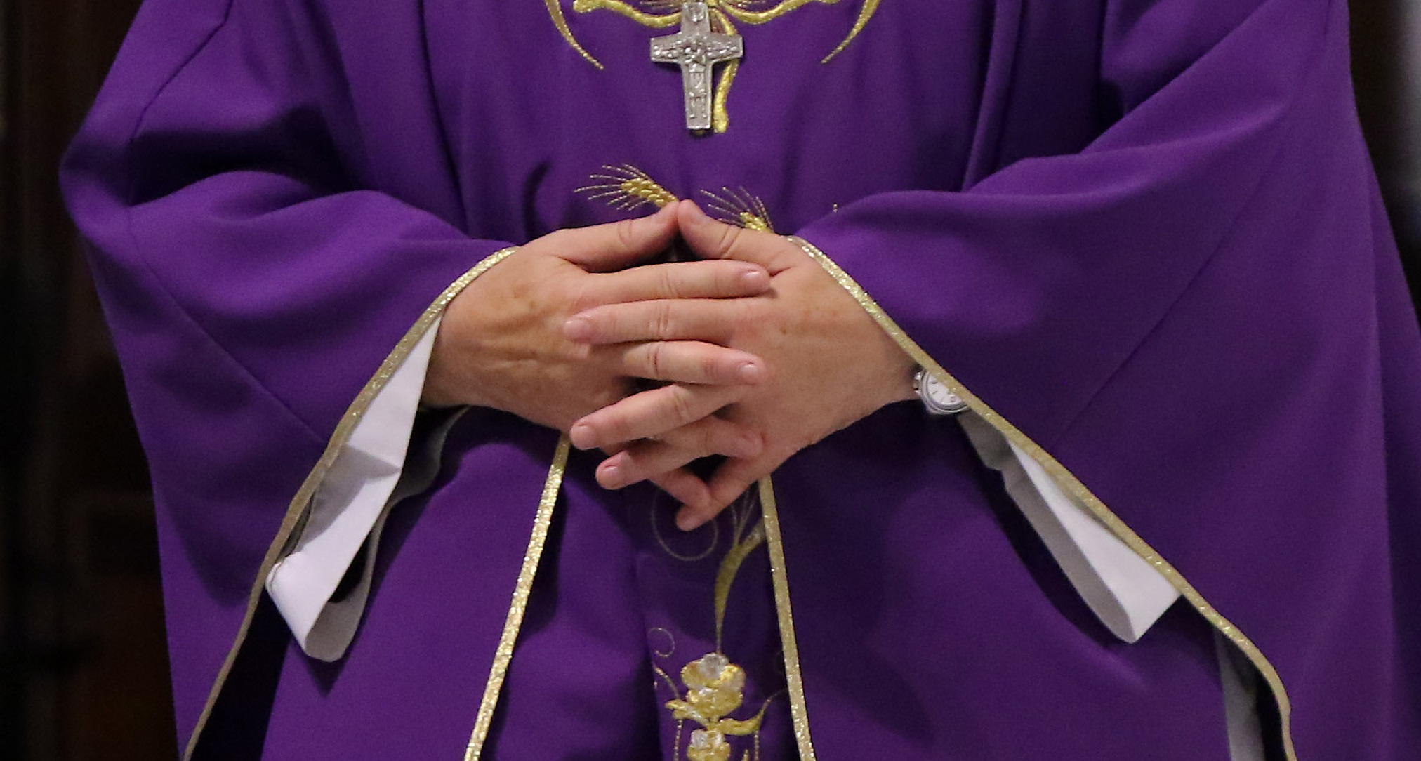 Declarado culpable: Vaticano decretó expulsión de presbítero de Santiago por abusos contra menores