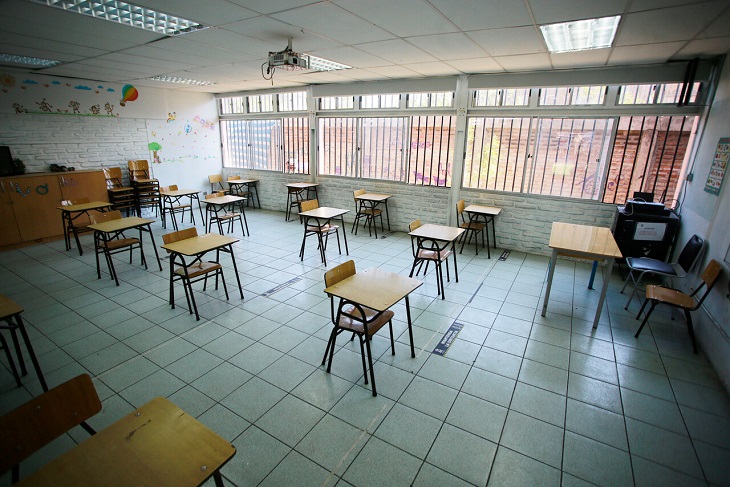 Con aforo máximo, ingreso y salidas diferidas: así prepara el Mineduc el retorno a clases 2021