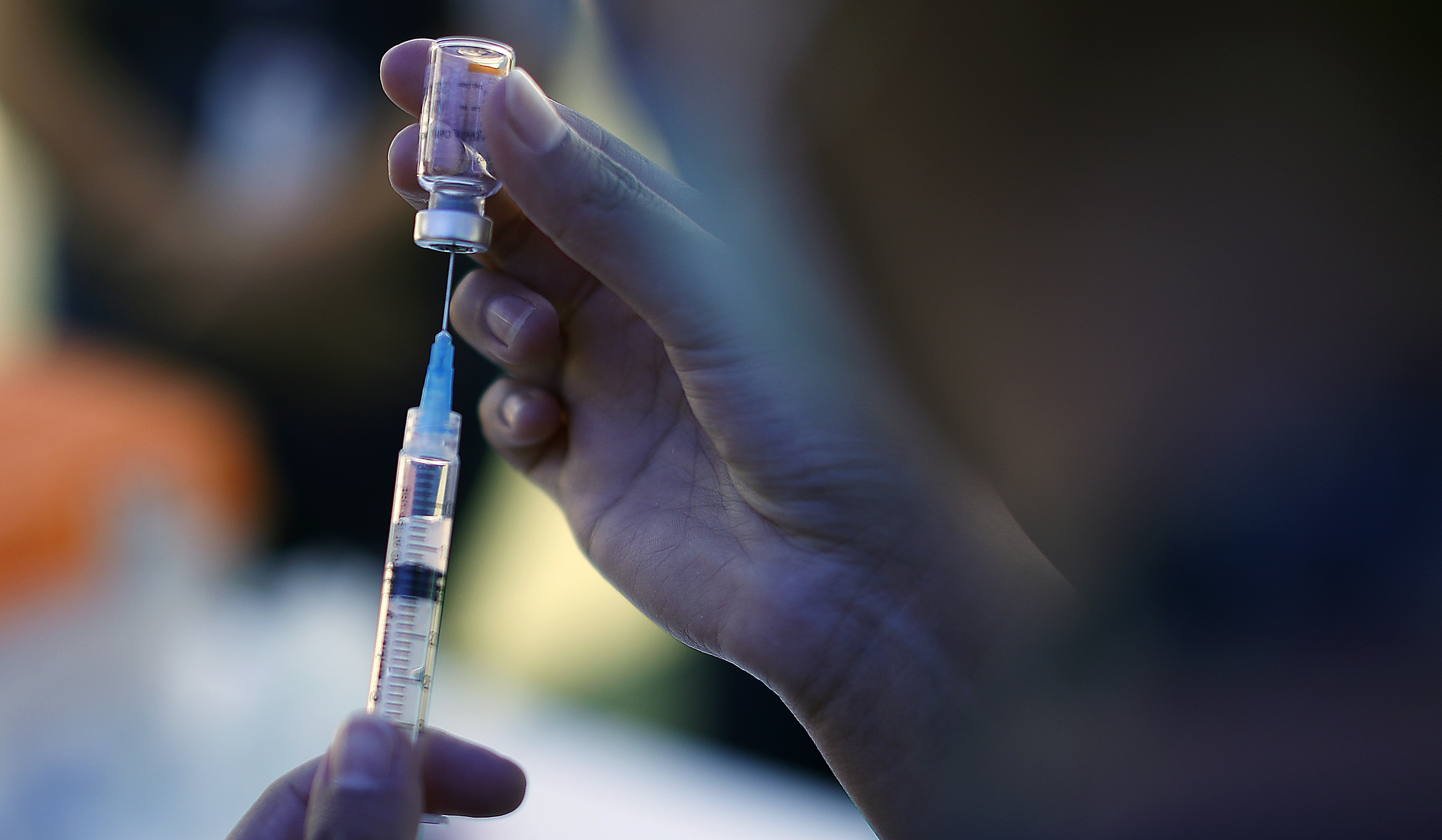 Autoridades llaman a no inocularse con vacunas robadas en Curicó: perdieron la cadena de frío