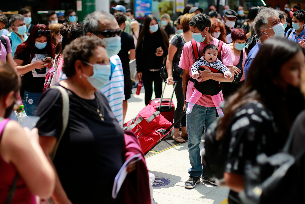 Minsal confirmó 2.547 casos nuevos de COVID-19: Los Ríos registra incidencia más alta del país