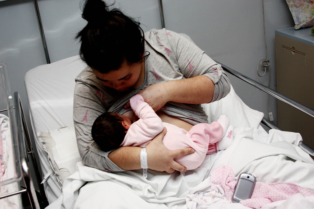 Paris afirma que mujeres lactantes sí podrán recibir la vacuna contra el COVID-19: 