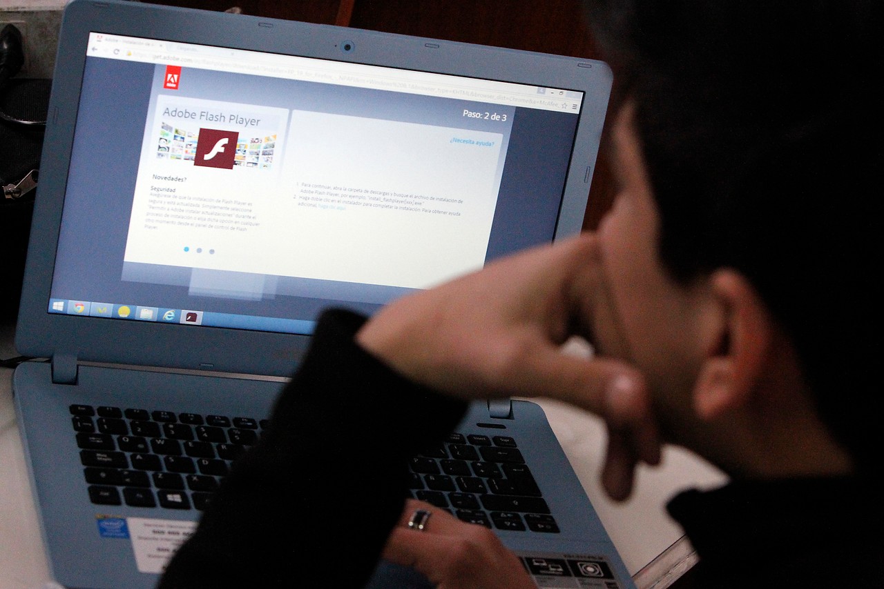 Becas TIC: cuáles son los requisitos para recibir el computador gratuito que entrega el Mineduc