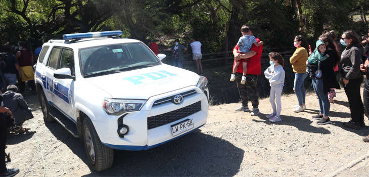Servicio Médico Legal retiró cuerpo de Tomás Bravo entre aplausos y globos blancos