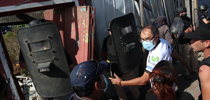 PDI denunciará a Fiscalía ataque a cuartel policial de Lebu: cuatro detectives resultaron lesionados