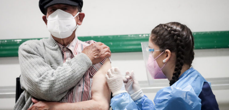 El 61% de los mayores de 65 años se ha vacunado contra el COVID-19: próxima semana llegarían al 80%