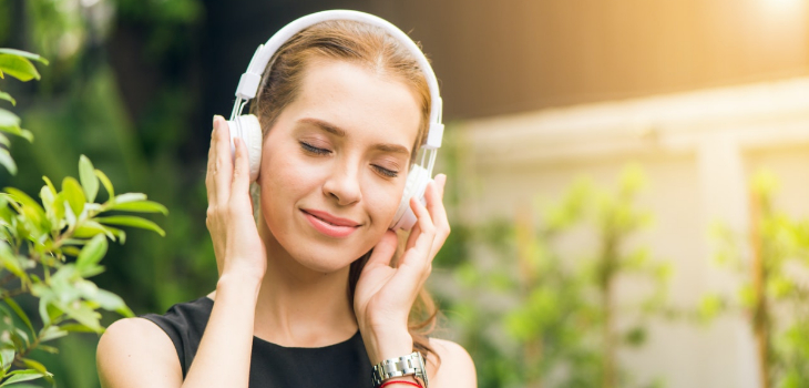 20 canciones que pueden ayudarte a dormir en menos de 15 minutos, según estudio