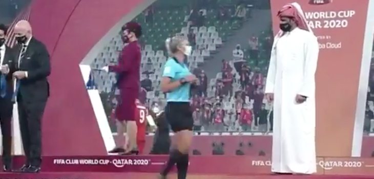 Jeque catarí negó saludo a las árbitras en la final del Mundial de Clubes y generó repudio en redes