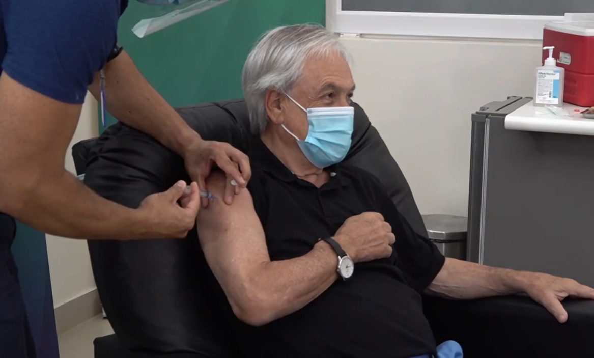 Presidente Piñera recibió vacuna contra el COVID-19 en Futrono: 
