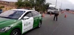 7 venezolanos indocumentados fueron descubiertos viajando a Santiago al interior de camión