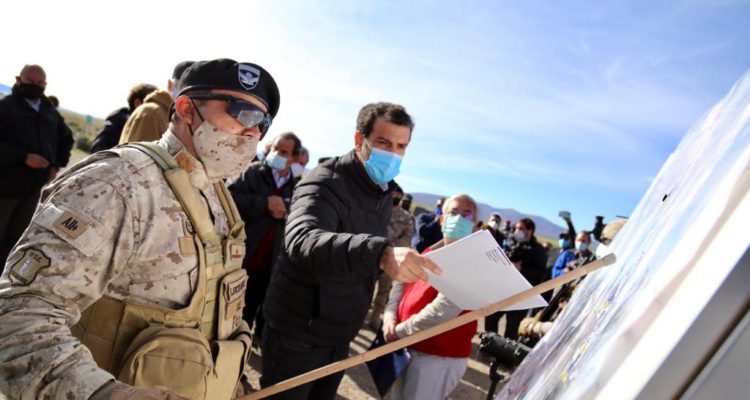 Ministro Delgado anuncia primer vuelo de expulsión de migrantes desde Iquique tras visita a Colchane