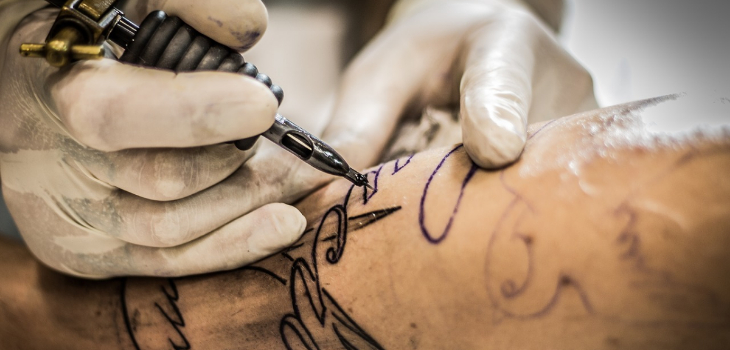 ¿Por qué decidimos marcar nuestra piel?: los motivos psicológicos que explican los tatuajes