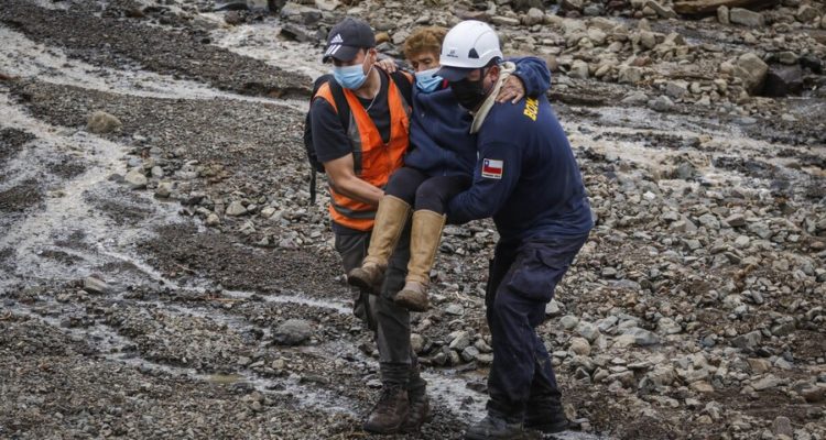 Evacuan a 70 personas en San José de Maipo ante peligroso aumento de caudal del río Colorado