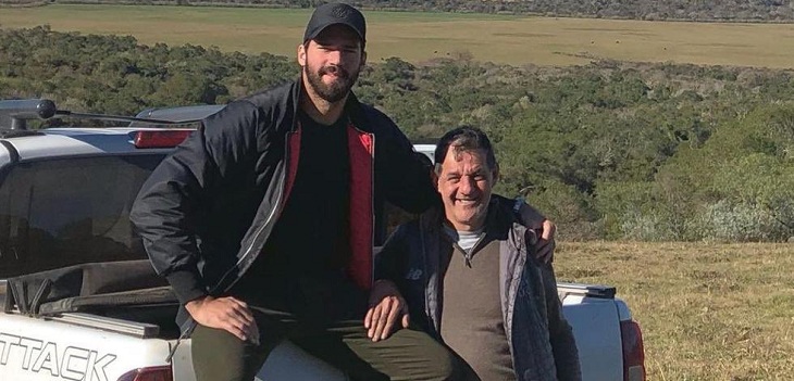 Duro golpe para Alisson Becker: padre del portero del Liverpool murió ahogado en Brasil