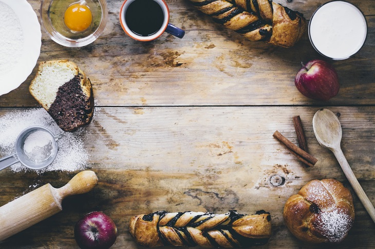 Bebidas y pan son los reyes de la mesa: ¿cómo los reemplazamos para tener una mejor alimentación?