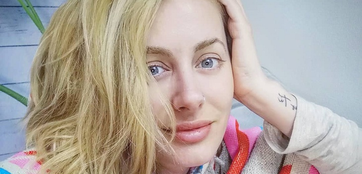 Cata Palacios llegó hasta el Cajón del Maipo para ayudar a damnificados: 