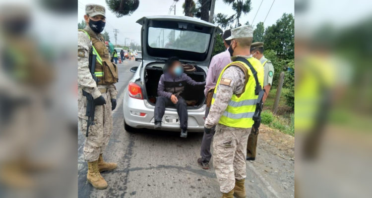 Sorprenden a joven de 17 años intentando evadir control en Romeral: se ocultó en maletero de auto