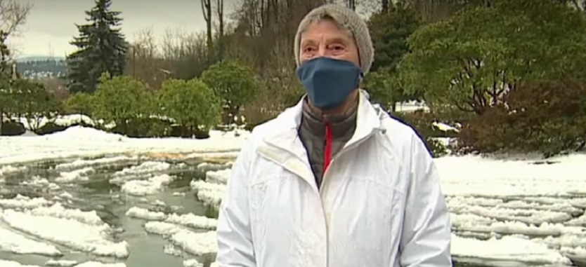 Estadounidense de 90 años camina 10 km en la nieve para recibir la vacuna contra el COVID