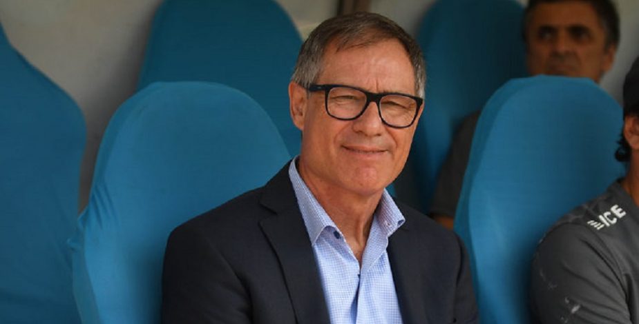 ¿Se acabó su paso por la UC? Afirman que Ariel Holan usará cláusula para partir al fútbol brasileño