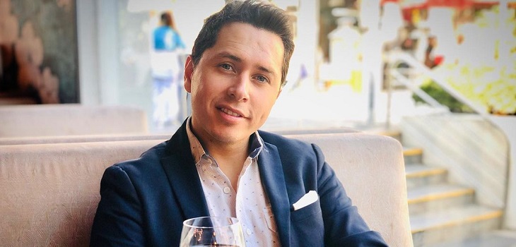 Joven que protagonizó polémica foto junto a Karol Lucero lo defendió: 