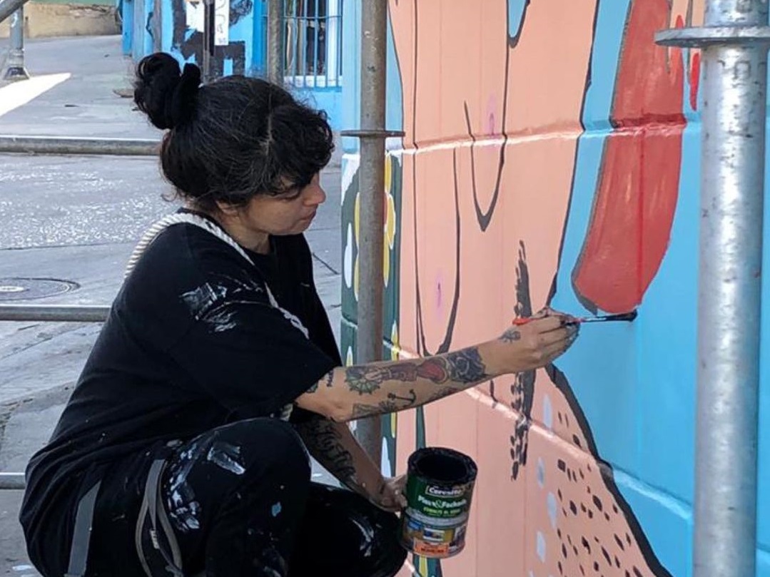 Seremi y mural que Mon Laferte pintó en cerro de Valparaíso: 