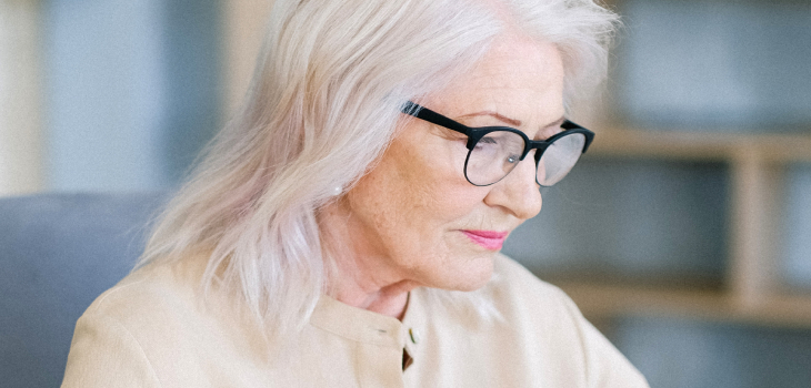 ¿Tienes dolores musculares o molestias en la espalda? Tu tipo de lentes podría ser el causante