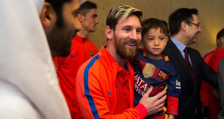 Lo acosan: niño afgano que se hizo viral por usar 