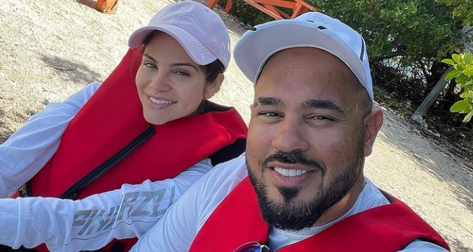 Natti Natasha anunció que se casará con su productor musical y mostró el anillo de compromiso