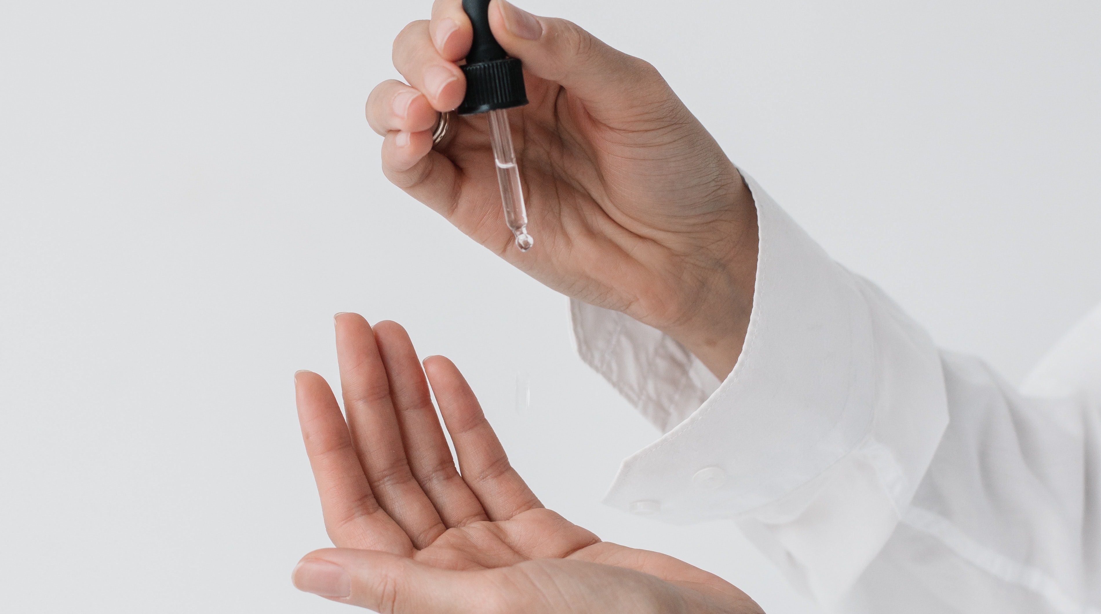 Retinol: los beneficios y advertencias de este popular ingrediente en productos para la piel