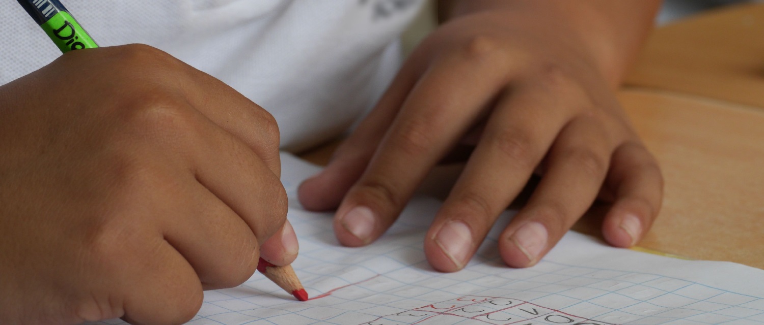 Padre vuelve viral ingeniosas respuestas matemáticas de hija: 