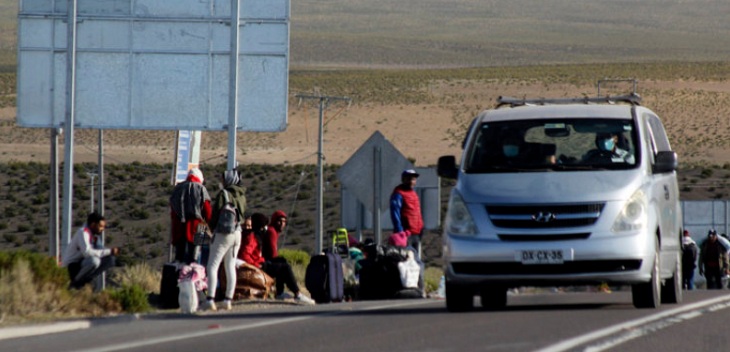 Camionero relata compleja crisis en la frontera: extranjeros suben sin permiso y policía no lo ayuda