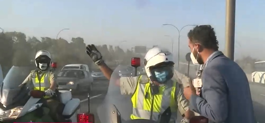 Periodista de 'Contigo en la mañana' tuvo tenso momento con carabinero: “Me tira la moto encima”