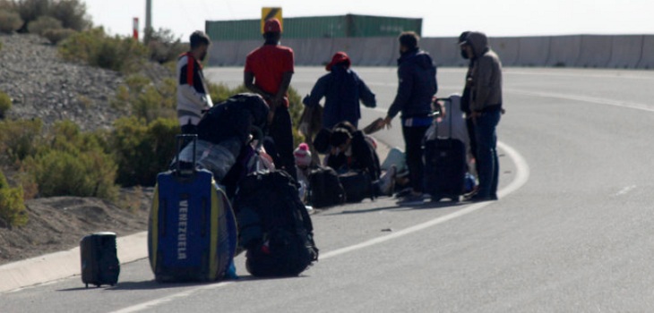 Exintendente Toloza denuncia tráfico de migrantes en Calama: ofrecen servicio en redes sociales