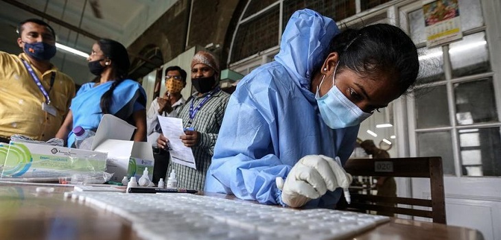 En plena segunda ola, científicos en India detectan una ‘variable doble mutante’ del SARS-CoV-2