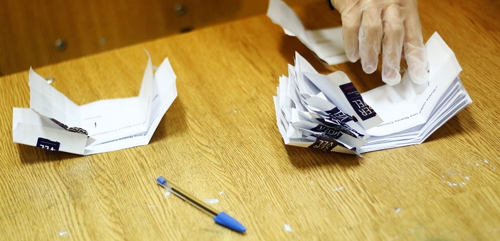 Candidatos critican al Servel por aún no tener 