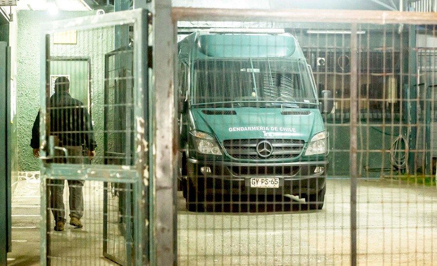 Casi 400 reos contagiados y un muerto dejó masivo brote de COVID-19 en cárcel de Arica