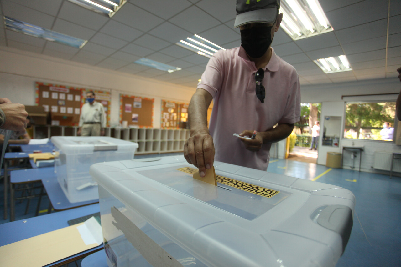 Comisión de Constitución del Senado aprueba en general el proyecto para postergar elecciones de abril