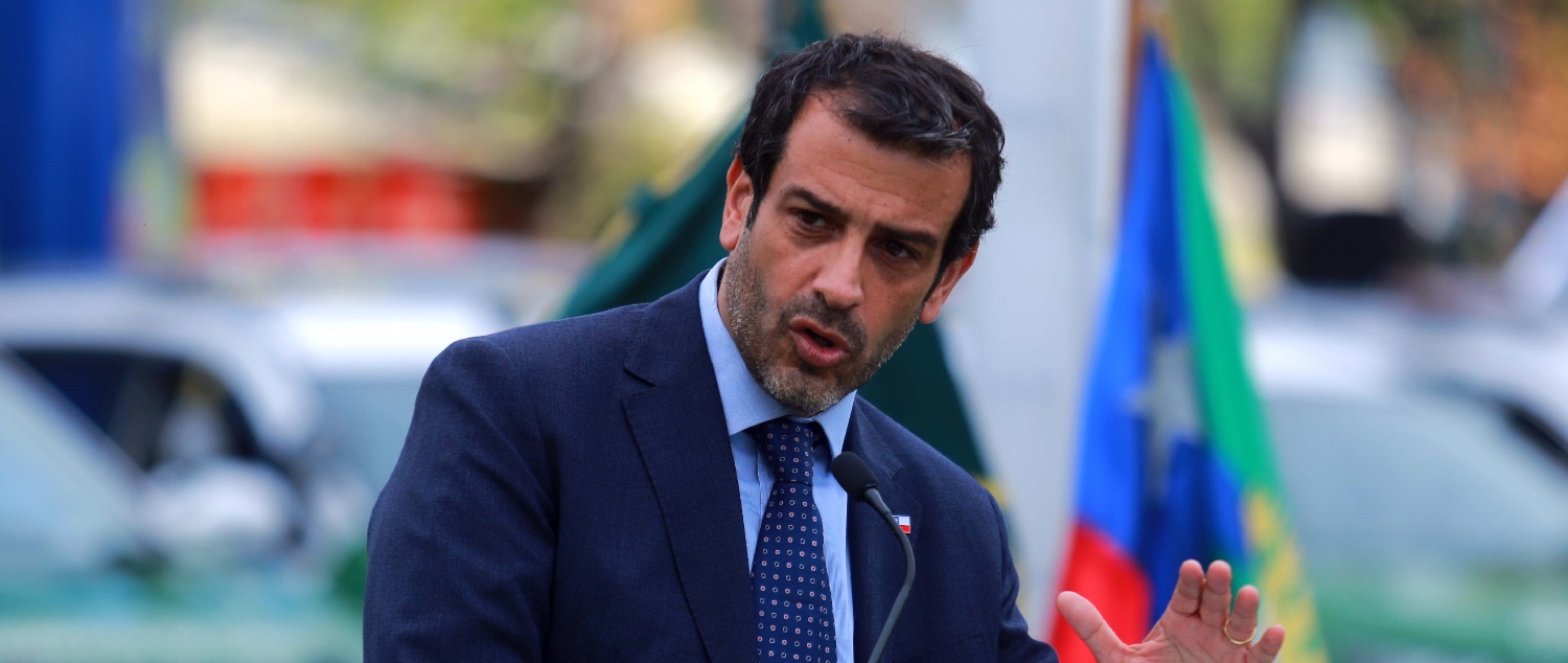 Esposa del ministro Delgado fue internada en Hospital de la FACh por cuadro respiratorio