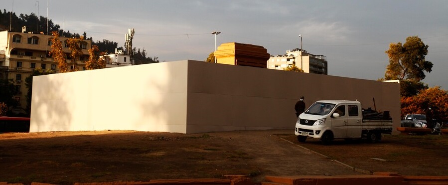 Plaza Italia ahora tiene un cerco de 3,5 metros y que pesa 12 toneladas: así luce hoy